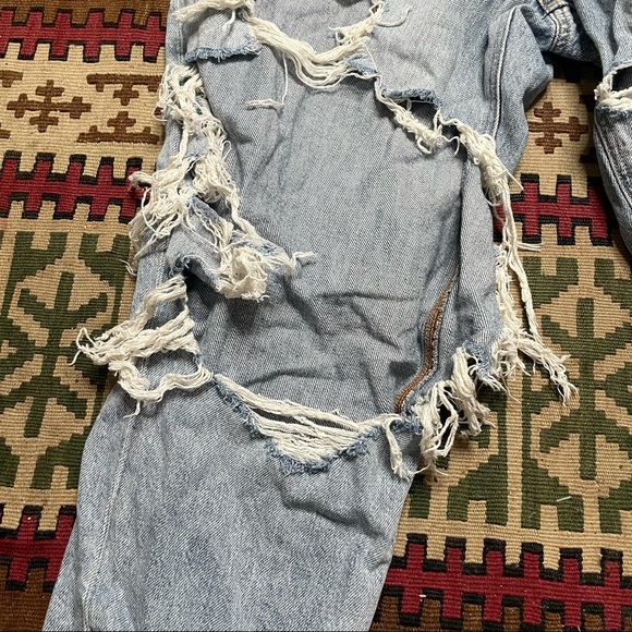 AEO Mom Jean distressed 16 - Picture 4 of 6